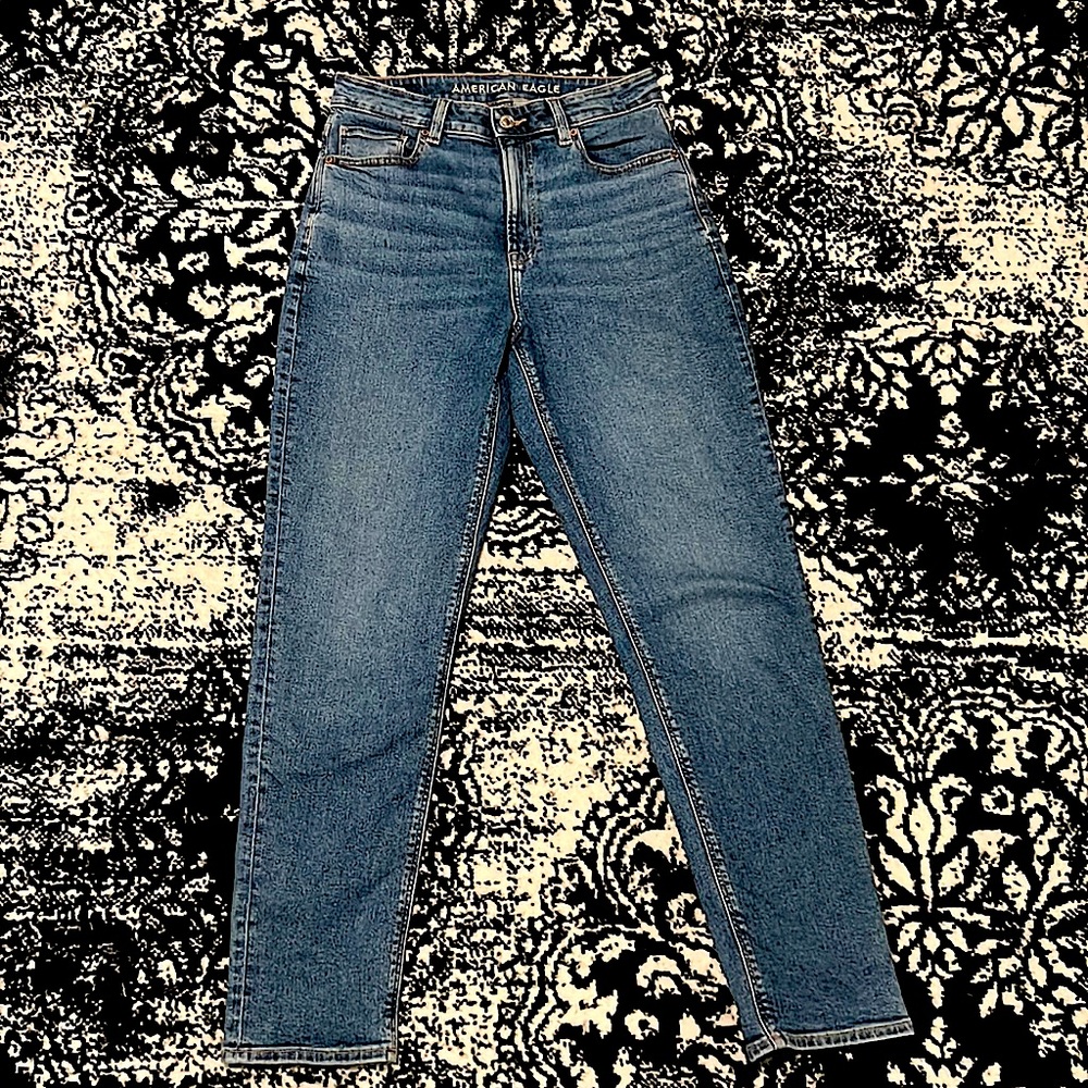 American Eagle Straight Leg Blue Denim Jeans, Size 6, High waisted fit.